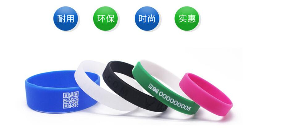 你知道液態(tài)硅膠手環(huán)怎么樣清洗嗎？